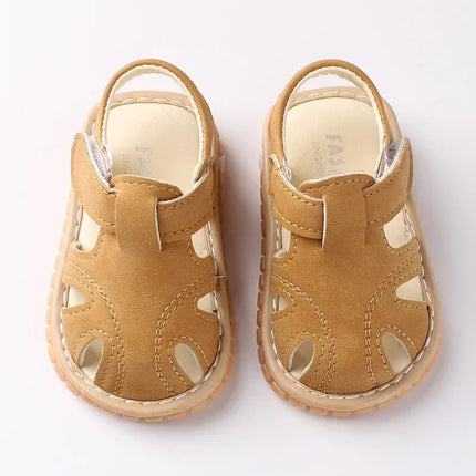 Sandálias do verão para o bebê e o menino, cor dos doces, sapatas das crianças, anti-colisão, fundo macio, sandália da praia