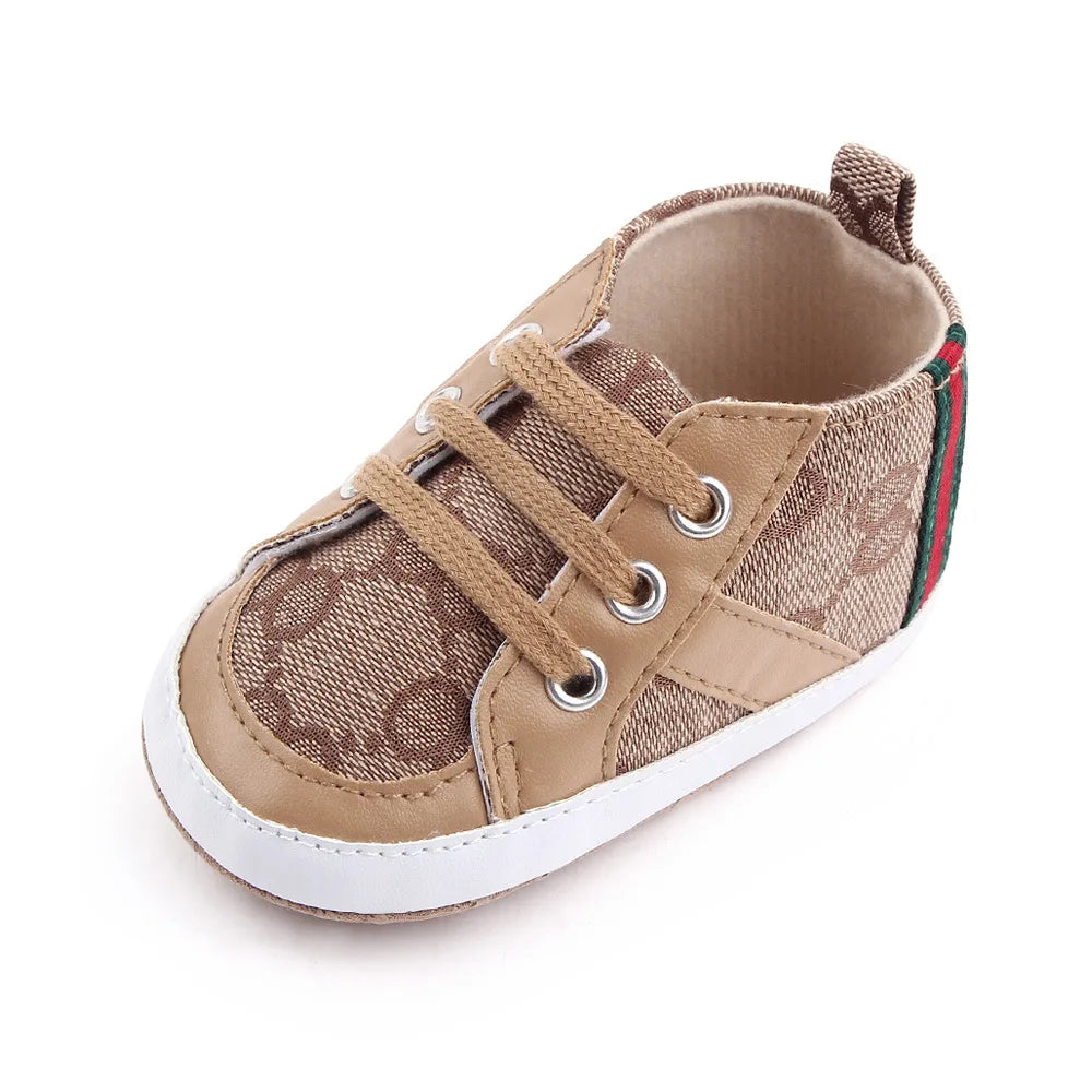 Sapatos de bebê recém-nascido casual alta superior design de moda antiderrapante tênis meninos sola macia antiderrapante criança sapatos ao ar livre primeiros caminhantes