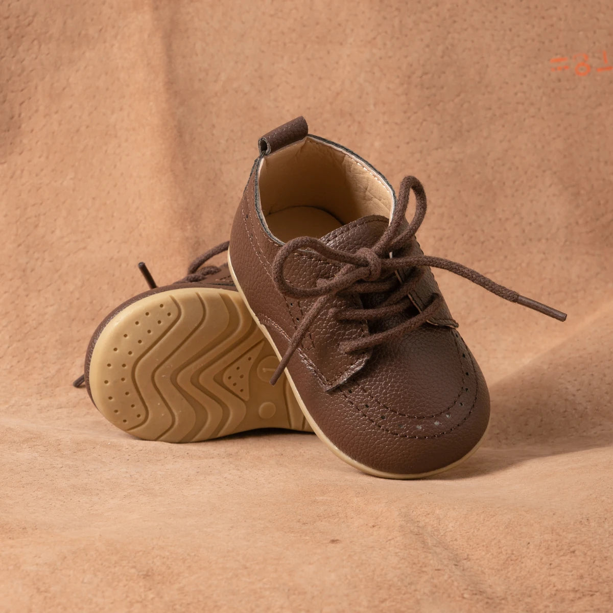 KIDSUN-Sapatos clássicos de couro PU para bebês meninos e meninas, sapatos de primeiro caminhante, sola de borracha macia, antiderrapante, recém-nascido, berço infantil