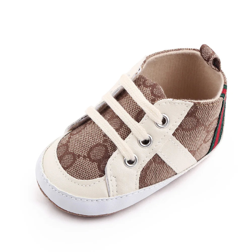 Sapatos de bebê recém-nascido casual alta superior design de moda antiderrapante tênis meninos sola macia antiderrapante criança sapatos ao ar livre primeiros caminhantes