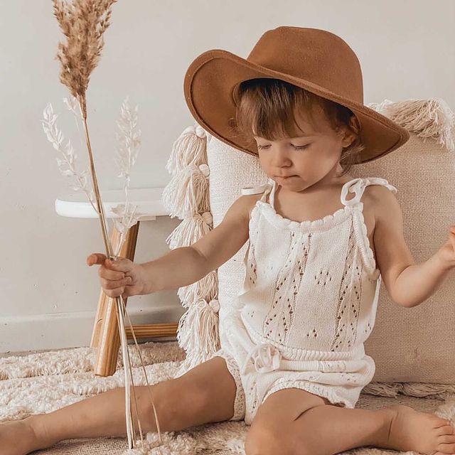 Conjunto Infantil Unissex 2 Peças – Macaquinho de Alça + Shorts com Cordinha