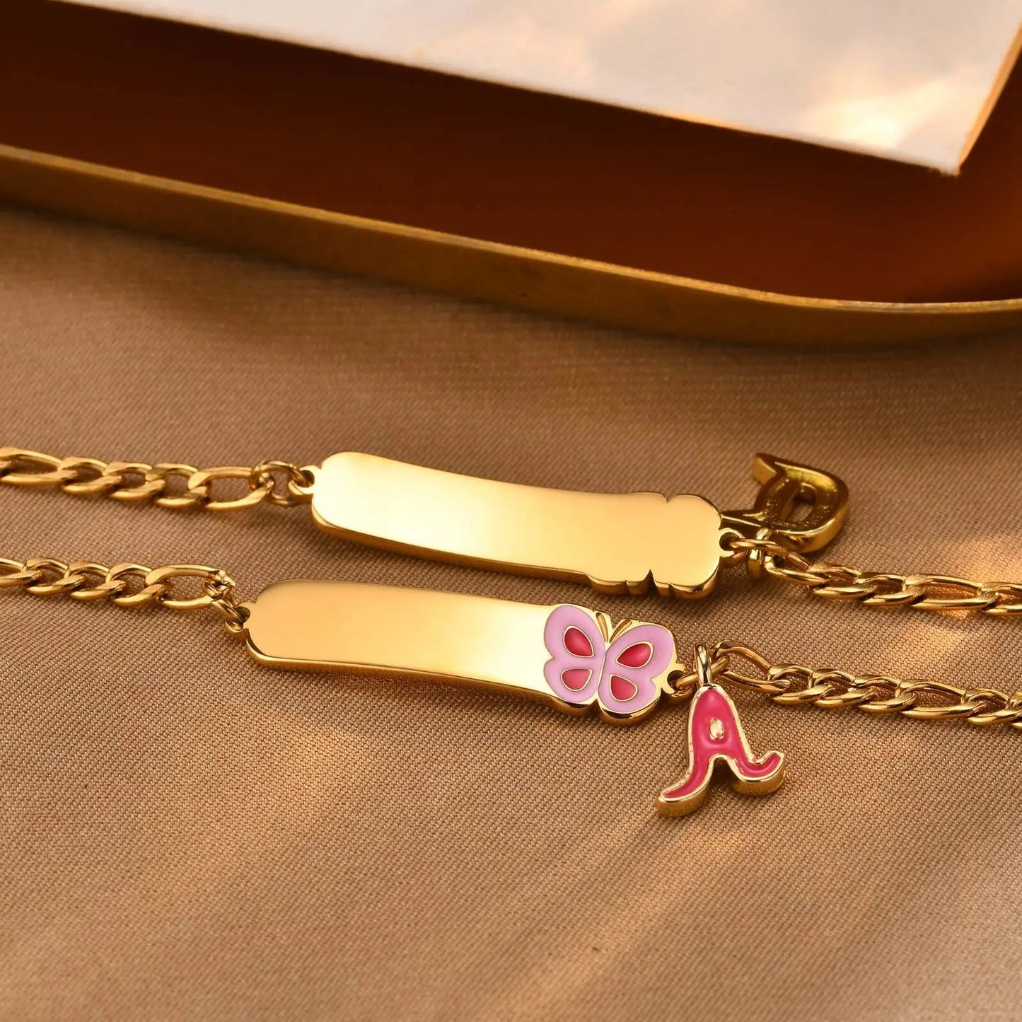 Pulseiras com pingentes iniciais Vnox A-Z para bebês meninas, pulseiras com identificação de data de aniversário com nome personalizado, presente de batismo de aço inoxidável antialérgico