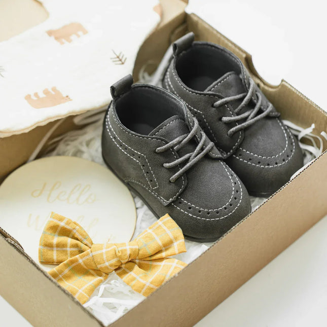 KIDSUN-Sapatos clássicos de couro PU para bebês meninos e meninas, sapatos de primeiro caminhante, sola de borracha macia, antiderrapante, recém-nascido, berço infantil